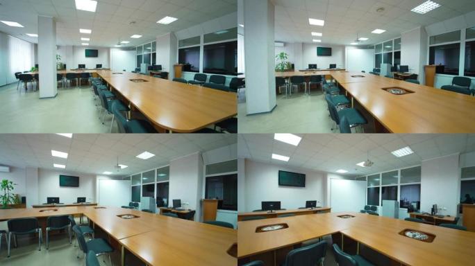 明亮宽敞的房间，供医学研讨会和会议使用。会议室，角落里有长桌和大白板屏幕。