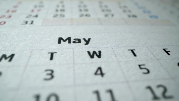 新年的日期。2022年5月。假期。日历特写。工作场所的月历，背景为黑色，文字空白。胜利日。营业日和节