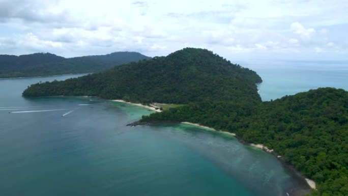 马来西亚浮罗交怡岛。无人机飞越贝拉斯巴萨岛。