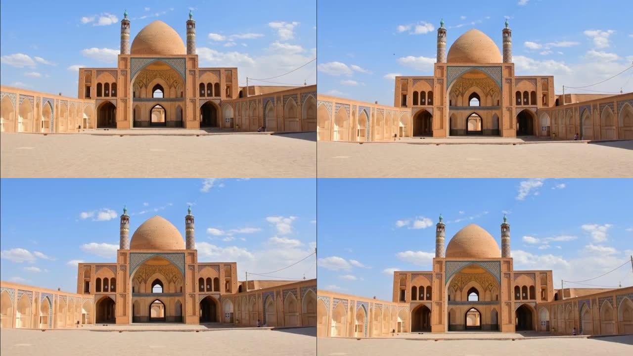 伊朗喀山-5月29日，2022: 阳光明媚的美丽阿格哈·博佐格清真寺全景