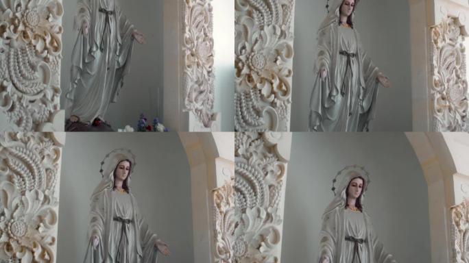 站在室内的圣母玛利亚雕像