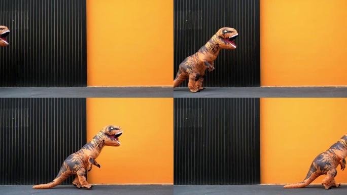 一件快乐而有趣的恐龙服装在街上跳舞，背景是橙色的彩色 -- 霸王龙在恐龙服装里玩得很开心 -- 有趣