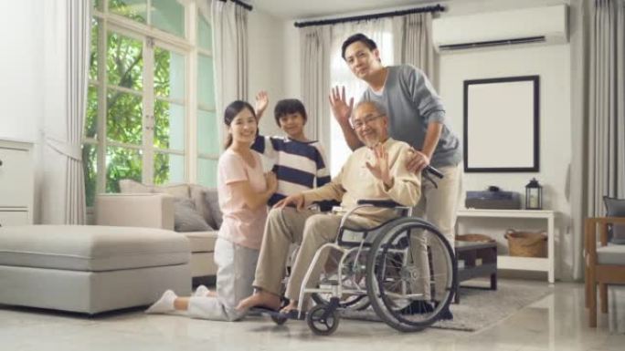 幸福微笑的亚洲家庭在家庭关系中住在一起的肖像。团聚。父亲、母亲、祖父和儿子的爱。人们的生活方式。