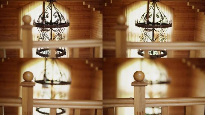 锻铁大木吊灯，带发光二极管灯挂在木屋里