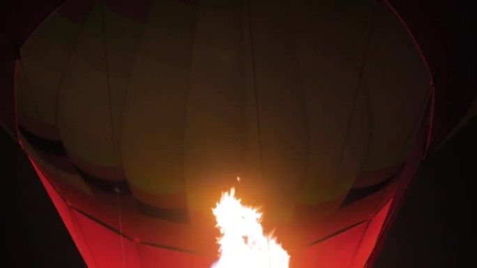 夜间热气球火焰上升的燃气喷射燃烧器起火