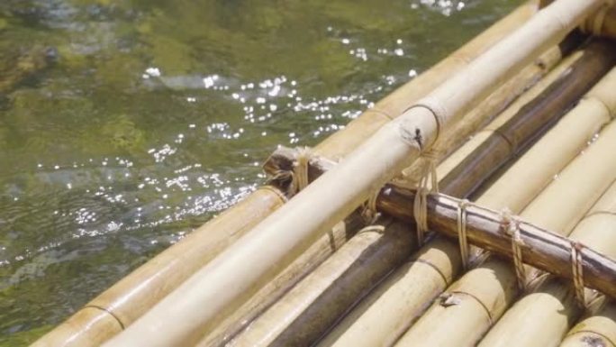 近距离旅行水库竹筏骑在水河上。加拿大