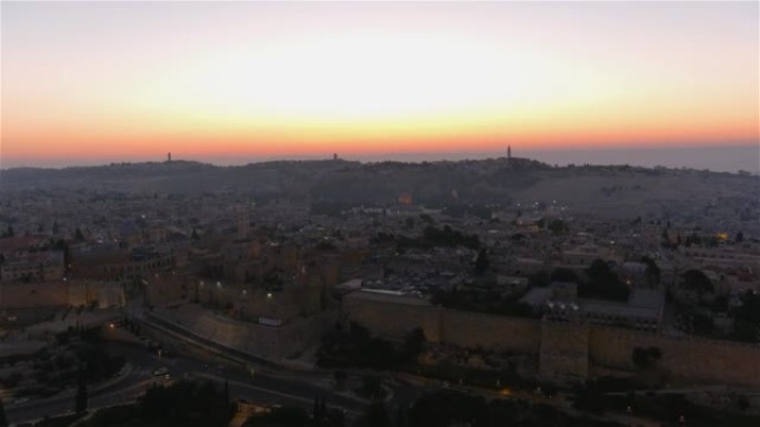 日落时耶路撒冷老城城墙，空中飞行