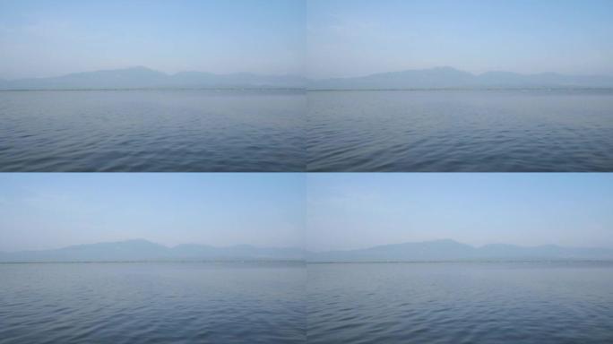 早晨宁静的湖上午海水大海