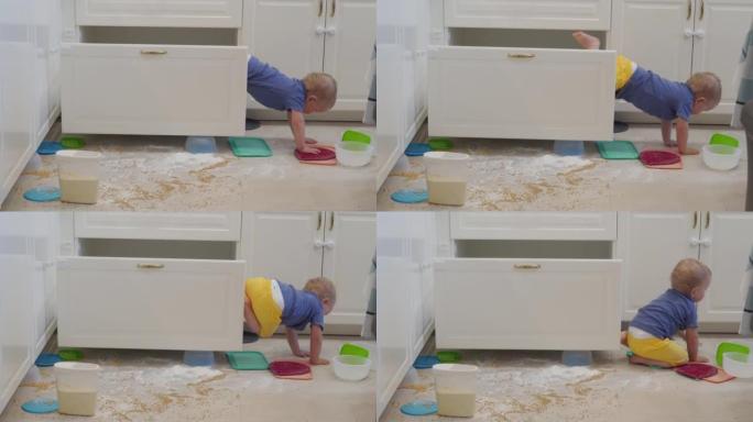 宝宝探索房子周围的环境，可爱的孩子在家里玩厨房用具打开橱柜的架子。