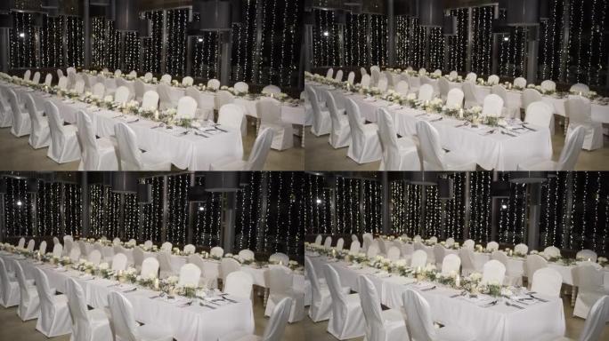 优雅桌在大厅设置白色主题婚宴。宽镜头，视点相机
