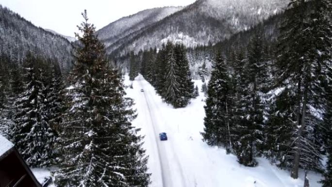 斯洛伐克山区冬季道路的鸟瞰图