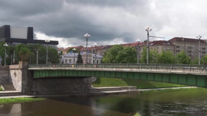立陶宛维尔纽斯-2022年5月29日。旧苏联桥绿桥