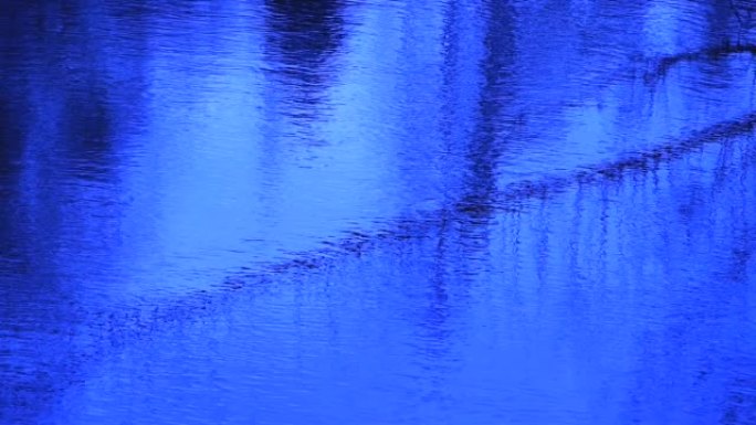 蓝色冷河溪背景