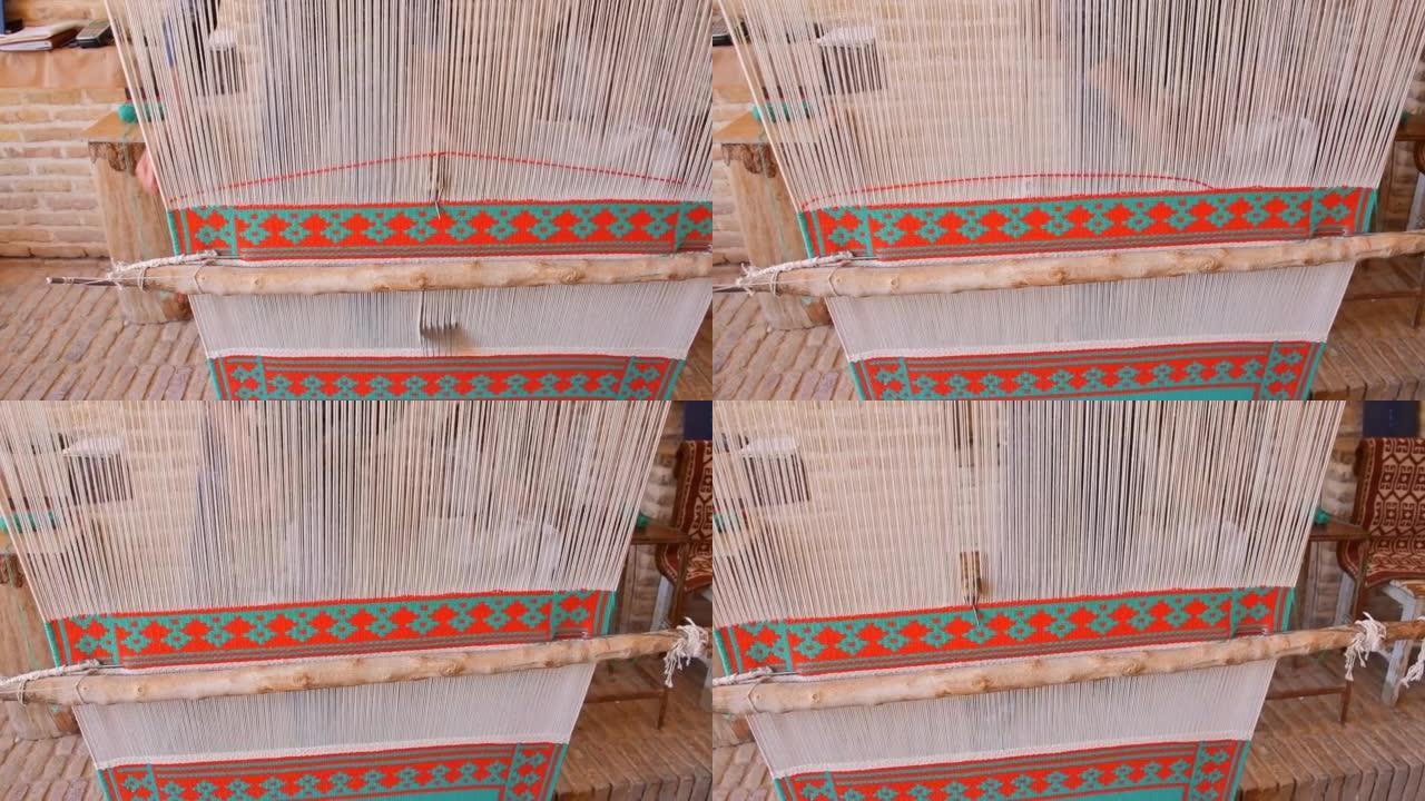 伊朗亚兹德-6月5日，2022: 男子在伊朗私人车间编织传统地毯。旧地毯技术概念