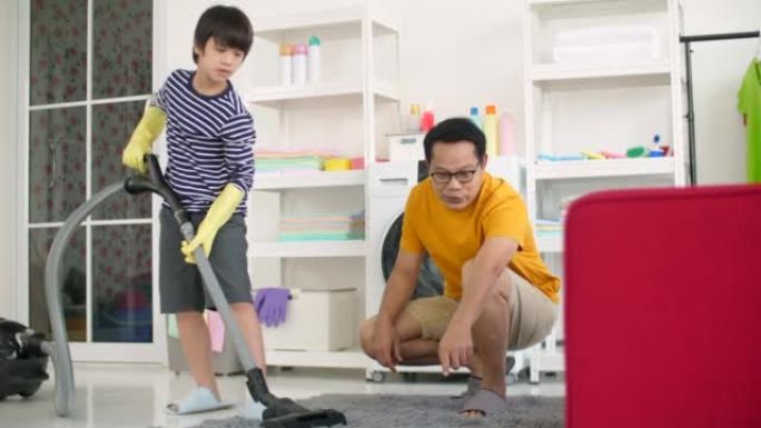 亚洲儿子帮父亲做家务