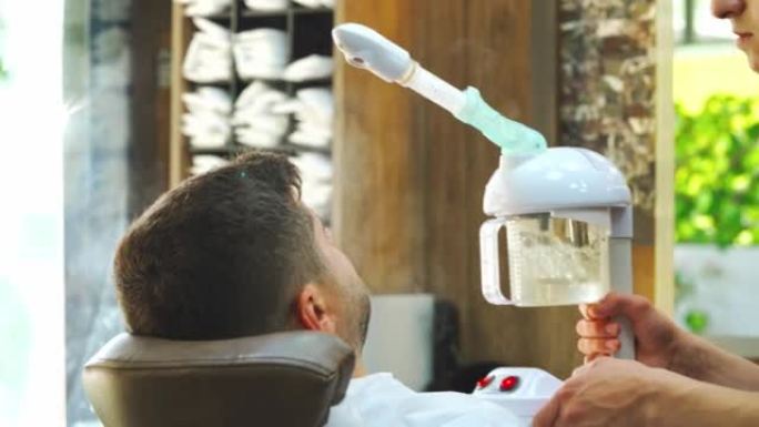 理发店中用于男性客户护肤的蒸汽蒸发器