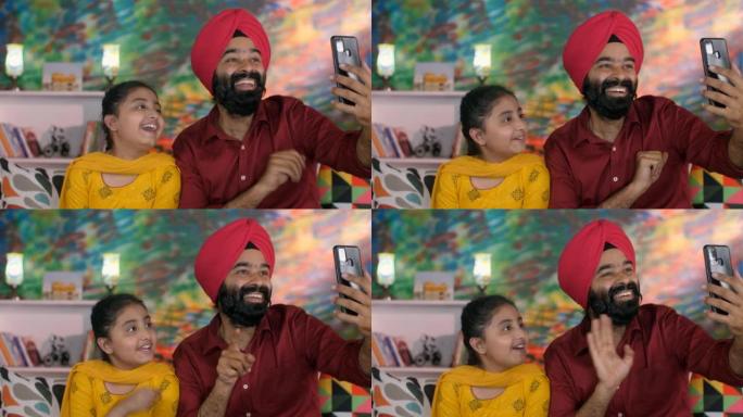 一位旁遮普中年绅士和他的小女儿打视频电话-旁遮普家庭，单身父亲