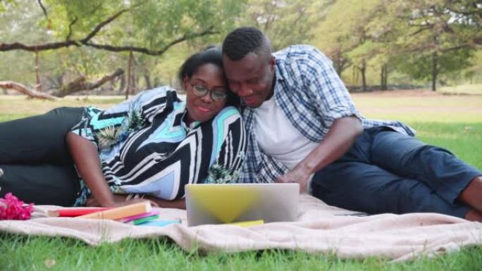 浪漫的黑人夫妇在公园野餐，庆祝周年纪念日，约会