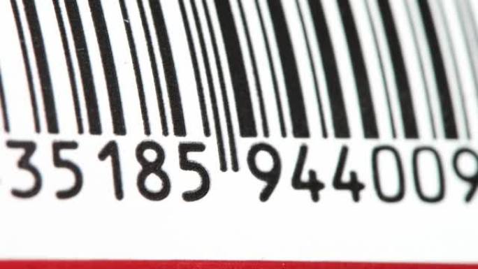 简单饮料锡罐上的条形码的一部分，条形码标签标签对象滚滚而来，细节，宏极端特写，没人。食品原产地、零售