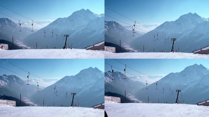 滑雪缆车在奥地利阿尔卑斯山的雪域景观上移动。