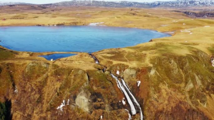 冰岛蓝湖瀑布的空中全景景观