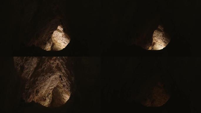 洞穴中的光影