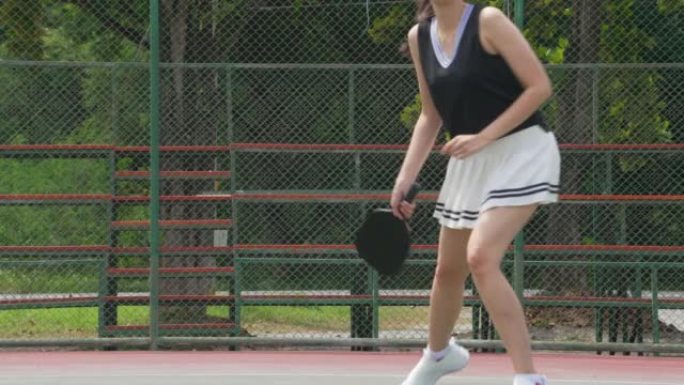 泡菜球员和设备网球场球场健身