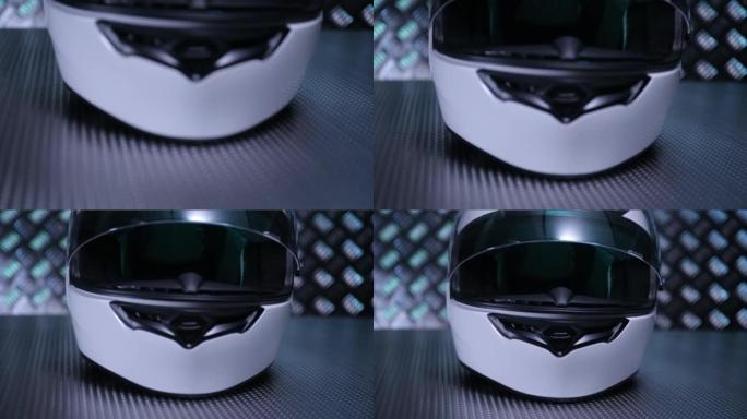近距离拍摄金属地板上的白色摩托车全脸头盔。