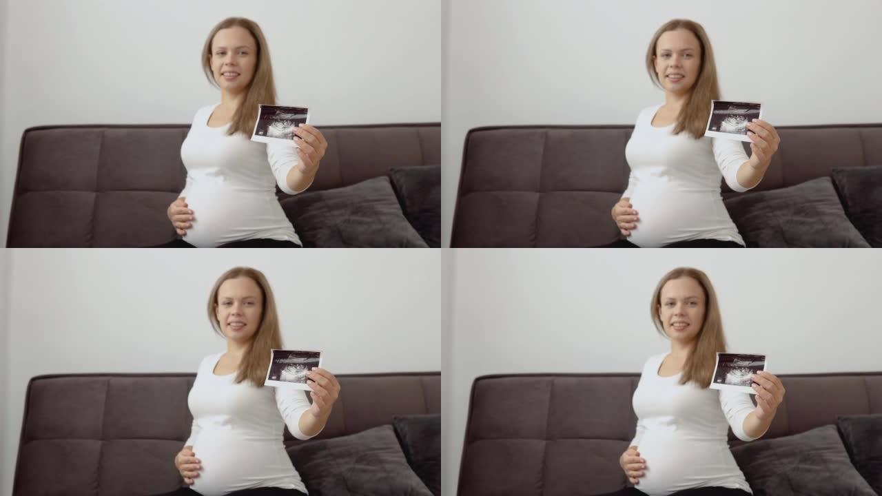 一名皮肤白皙的孕妇抚摸她的肚子，并显示了胎儿超声诊断的照片