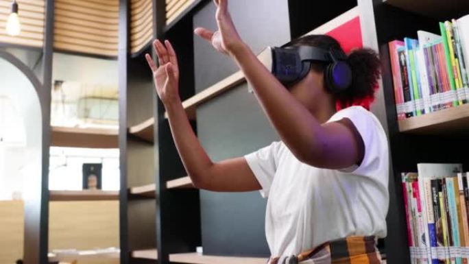 VR耳机库。在学校图书馆中使用VR虚拟teality耳机进行年轻的女学生培训和学习。