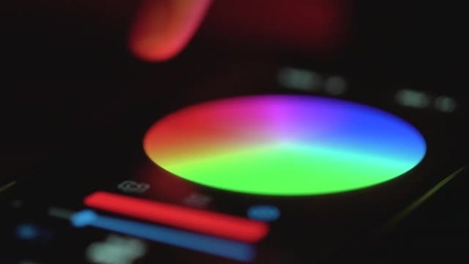 智能手机上色轮的特写镜头，发光二极管灯控制器应用。