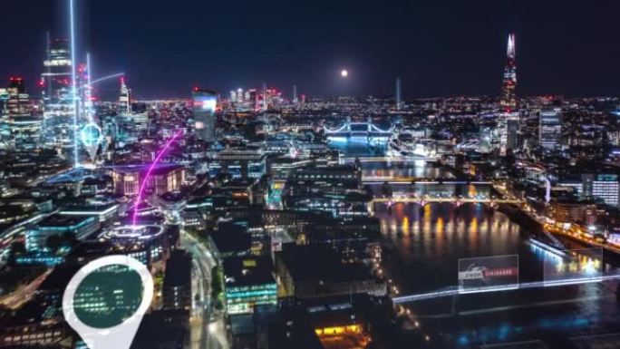 向前飞过夜城。通过增强现实信息增强了泰晤士河及周围建筑物的超拍摄。英国伦敦