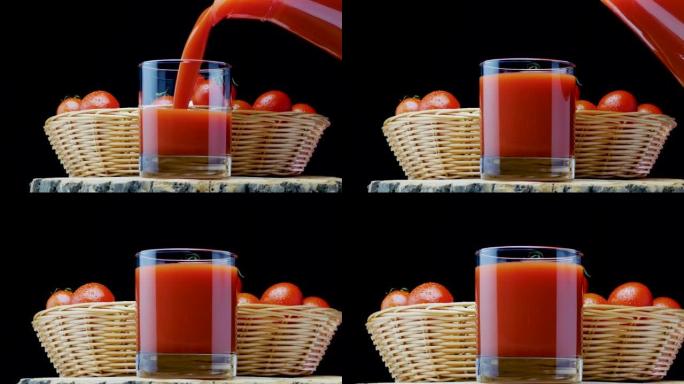 将番茄汁倒入黑色背景上的玻璃杯中。鲜榨番茄汁。木板上的西红柿