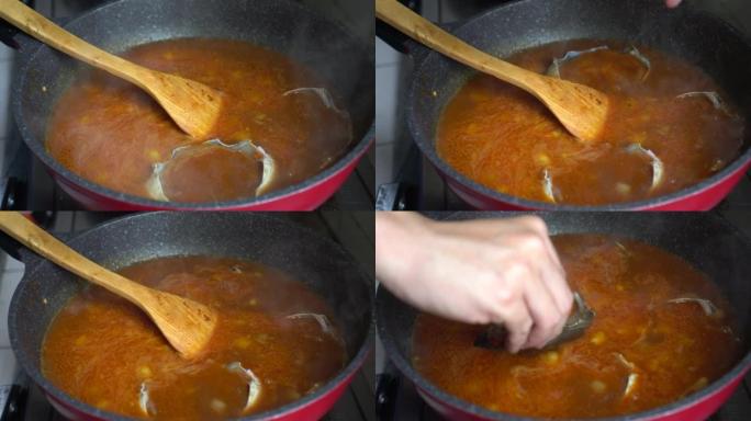 厨师在鸡蛋烹饪中加入整个新鲜螃蟹新加坡特色辣椒蟹菜