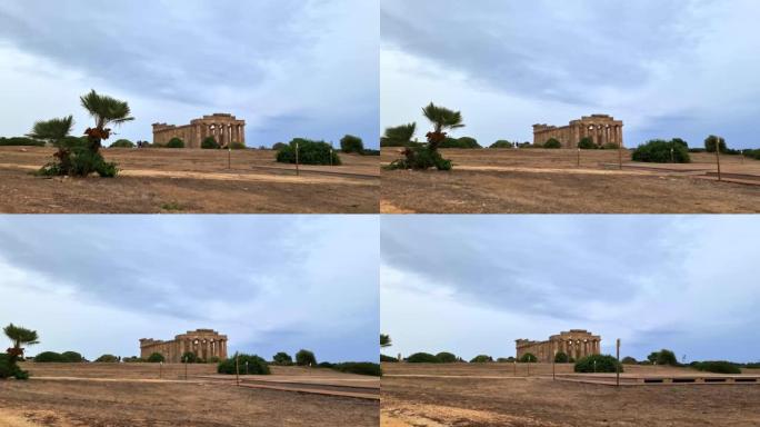 意大利西西里岛Selinunte考古公园希腊神庙的向后移动视图。慢动作