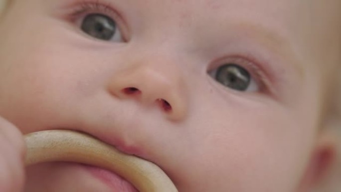 婴儿的眼睛和脸的特写