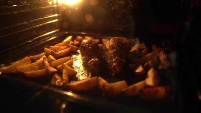 土豆和肉在烤箱里油炸