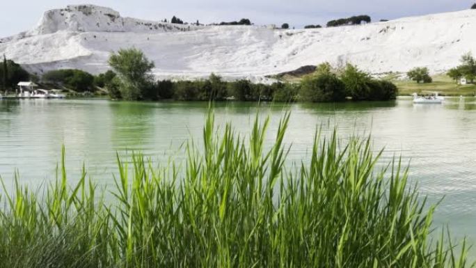 绿湖和天然碳酸盐矿物的地方称为棉花堡