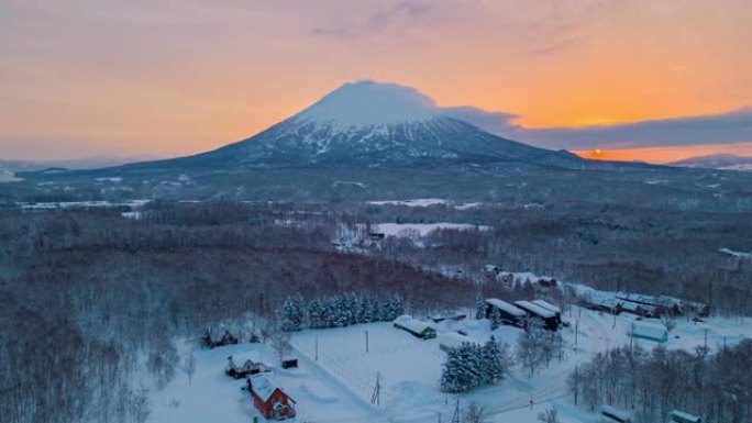 日本Niseko的Yotei山的超脱鸟瞰图