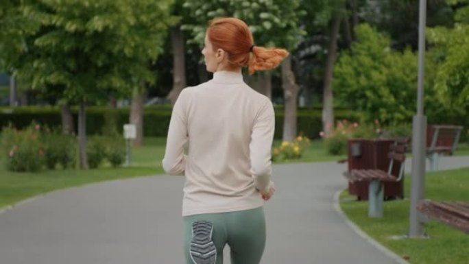 在公园跑步的厌食症白人女性，健康问题。