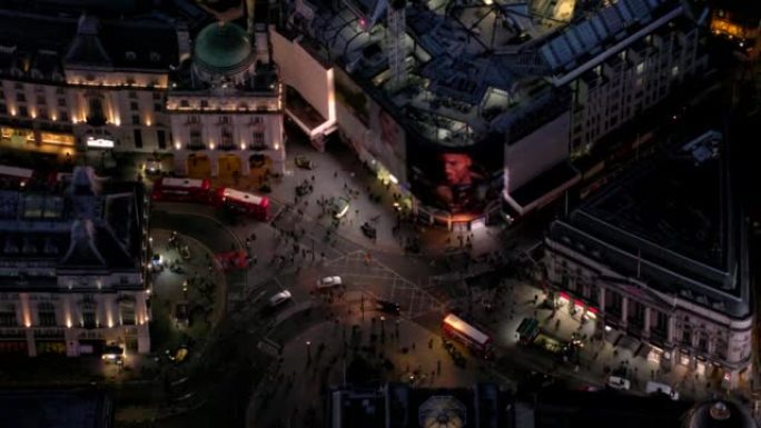 英国伦敦西区皮卡迪利广场夜间鸟瞰图。4K