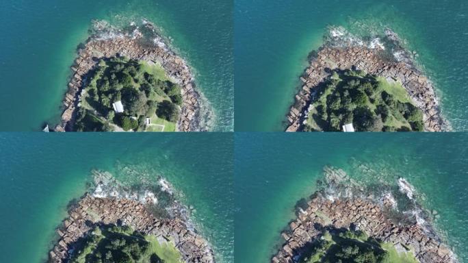 在新南威尔士州东悉尼的屈臣氏湾，空中无人机视图在南头上方下降