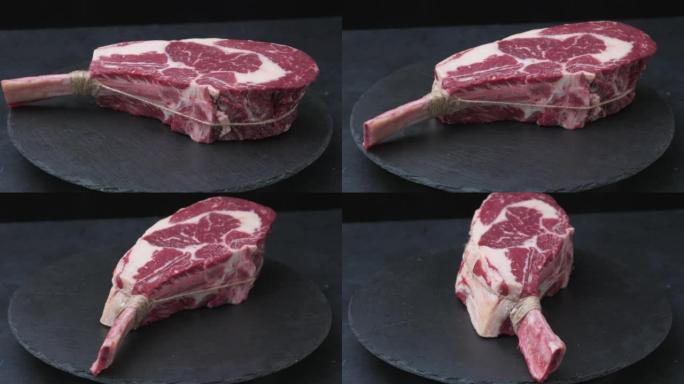 黑色背景上的新鲜生牛肉战斧或牛仔牛排肉，旋转360。前视图