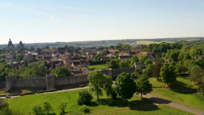 普罗旺斯中世纪城市的城垛观