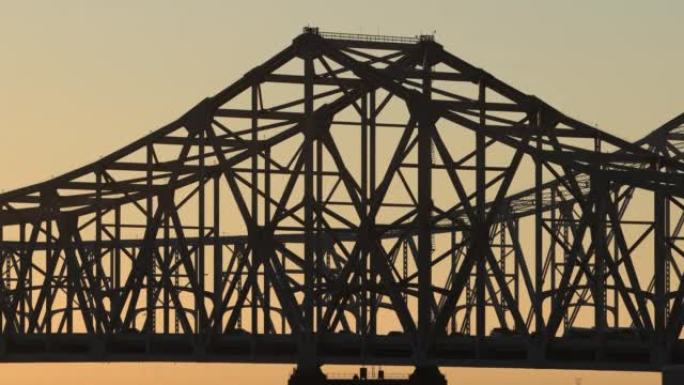 路易斯安那州新奥尔良: 新月城市连接桥