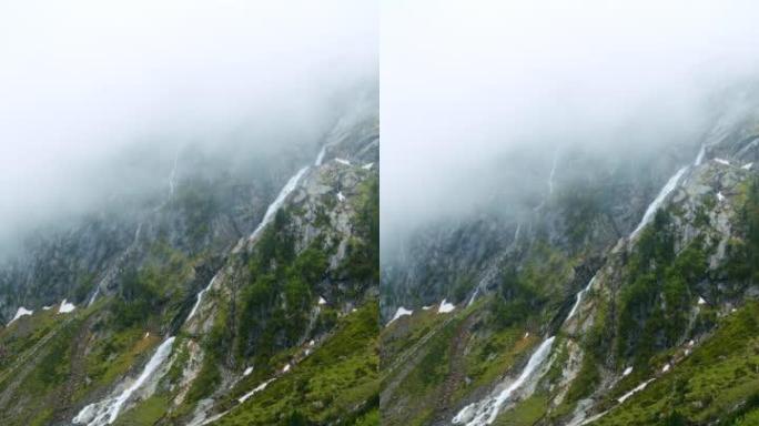 奥地利斯图拜。苏尔泽瑙瀑布在雨天被移动的雾覆盖