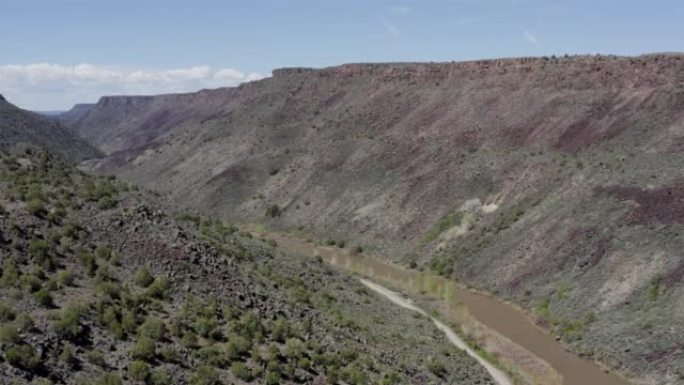 新墨西哥州陶斯: 里奥格兰德峡谷