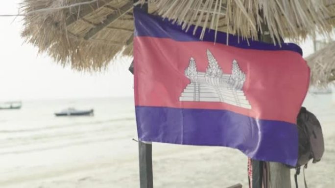 海边沙滩上的柬埔寨国旗。西哈努克城