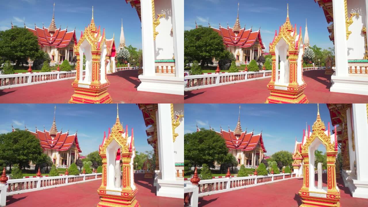 风景名胜佛教查龙寺著名的旅游旅行者在泰国普吉岛snnny day。