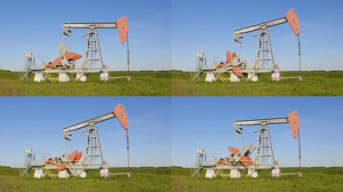 在油田经营油气井，反蓝天空。